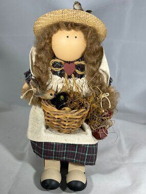 Lizzie High VINTAGE DORA VALENTINE 2nd Edition Doll, Apple A Day, 1992